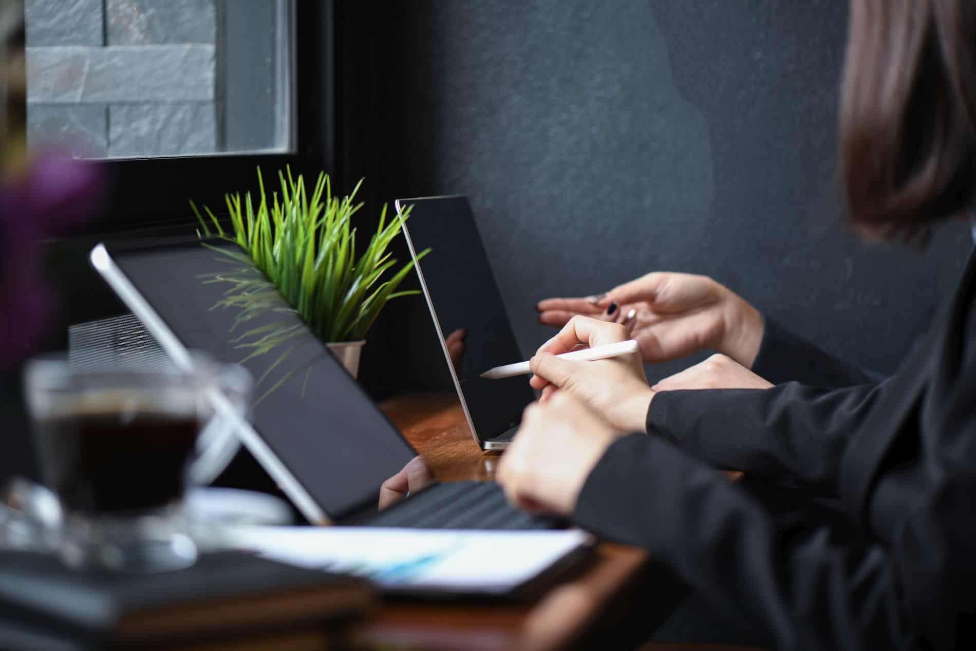 business-girl-team-working-with-laptop-in-office-J6ZQFNR.jpg